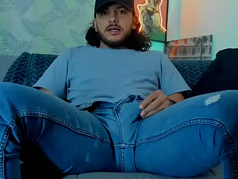 tuyo1995 online show from 10/31/25, 03:13