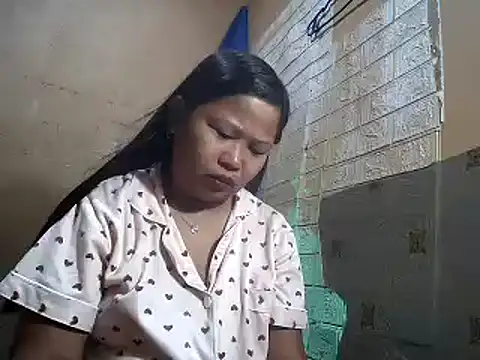 Snapshot of sweethotmom chatting on 02/14/25, 11:31 sweethotmom online show from 02/14/25, 11:31