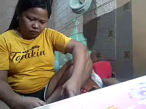 Snapshot of sweethotmom chatting on 02/27/25, 10:26 sweethotmom online show from 02/27/25, 10:26