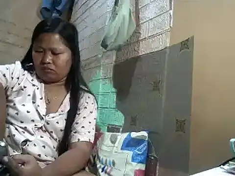 Snapshot of sweethotmom chatting on 03/18/25, 12:58 sweethotmom online show from 03/18/25, 12:58