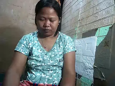 Snapshot of sweethotmom chatting on 09/18/25, 12:29 sweethotmom online show from 09/18/25, 12:29