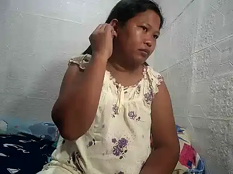 Snapshot of sweethotmom chatting on 10/17/25, 09:28 sweethotmom online show from 10/17/25, 09:28