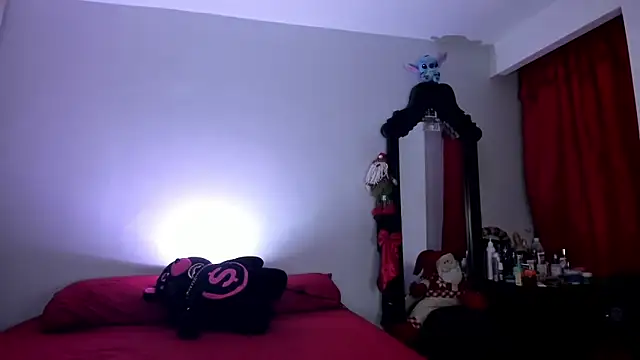 Snapshot of sweet_evill_ chatting on 12/26/24, 11:24 sweet evill online show from 12/26/24, 11:24