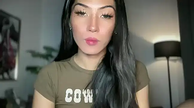 Snapshot of Bella_Gordon chatting on 02/23/25, 06:23 Bella Gordon online show from 02/23/25, 06:23