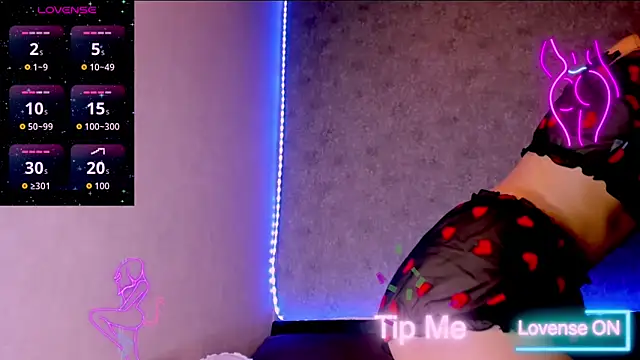 Snapshot of madina_taher chatting on 11/26/25, 12:11 madina taher online show from 11/26/25, 12:11