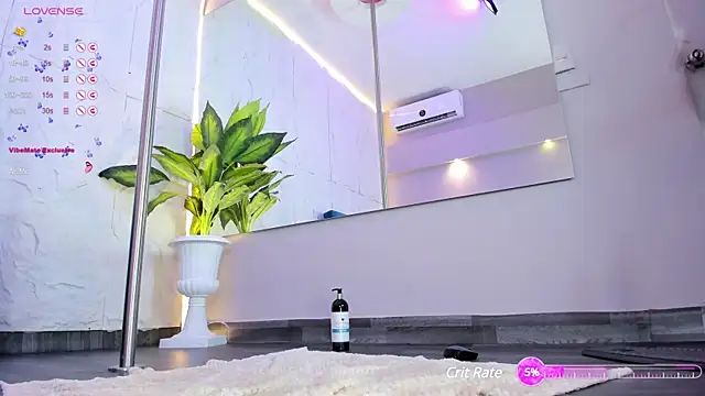 Snapshot of SaraFerrerx chatting on 03/07/25, 11:49 SaraFerrerx online show from 03/07/25, 11:49