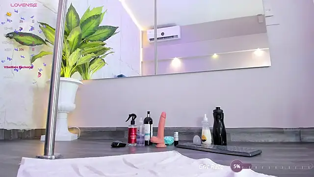 Snapshot of SaraFerrerx chatting on 03/08/25, 02:55 SaraFerrerx online show from 03/08/25, 02:55