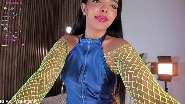 Snapshot of SaraFerrerx chatting on 10/17/25, 07:05 SaraFerrerx online show from 10/17/25, 07:05