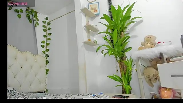 khalyn jenner online show from 10/25/25, 10:59