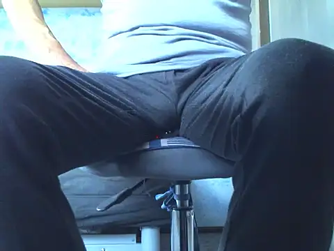 Snapshot of kiam471 chatting on 09/15/25, 04:40 kiam471 online show from 09/15/25, 04:40