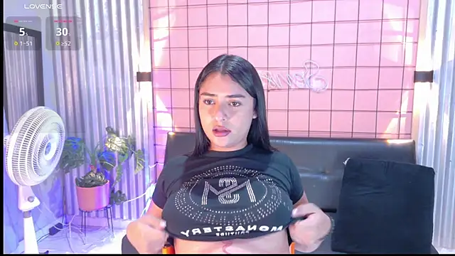 mensia hernandz online show from 10/27/25, 01:48