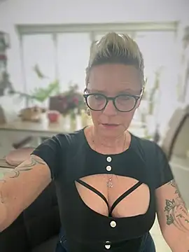 German Milf online show from 02/17/25, 01:32