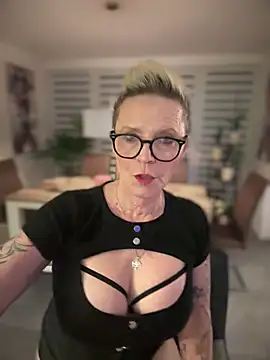 German Milf online show from 02/17/25, 06:15