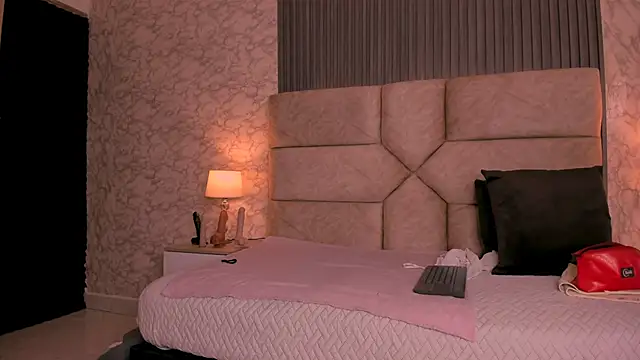 Snapshot of Cris__sweet chatting on 02/21/25, 11:44 Cris sweet online show from 02/21/25, 11:44