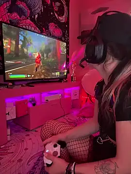 Snapshot of Cutiepiespanks chatting on 10/05/25, 08:07 Cutiepiespanks online show from 10/05/25, 08:07