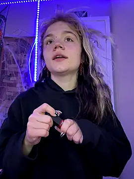 Snapshot of Cutiepiespanks chatting on 10/23/25, 08:07 Cutiepiespanks online show from 10/23/25, 08:07