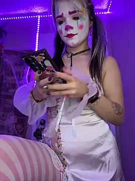 Snapshot of Cutiepiespanks chatting on 10/31/25, 10:44 Cutiepiespanks online show from 10/31/25, 10:44