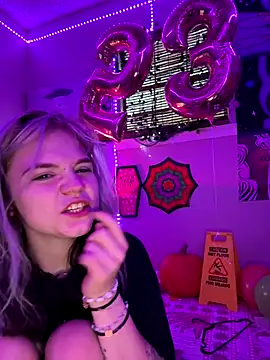 Snapshot of Cutiepiespanks chatting on 11/02/25, 10:56 Cutiepiespanks online show from 11/02/25, 10:56