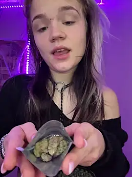 Snapshot of Cutiepiespanks chatting on 11/04/25, 08:30 Cutiepiespanks online show from 11/04/25, 08:30