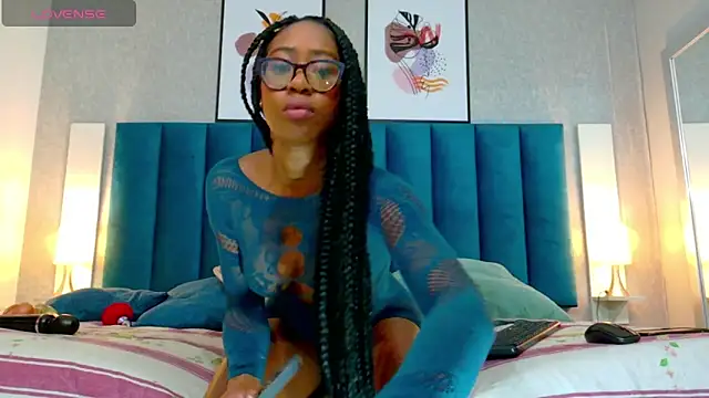 Snapshot of MiaMidnnightt chatting on 03/05/25, 12:22 MiaMidnnightt online show from 03/05/25, 12:22