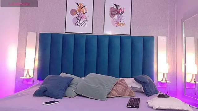 Snapshot of MiaMidnnightt chatting on 10/24/25, 12:34 MiaMidnnightt online show from 10/24/25, 12:34