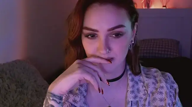 Snapshot of LilyFarey chatting on 12/19/24, 05:08 LilyFarey online show from 12/19/24, 05:08