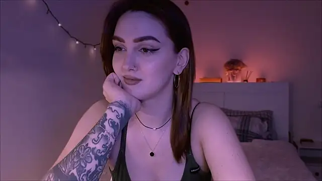 Snapshot of LilyFarey chatting on 01/18/25, 06:10 LilyFarey online show from 01/18/25, 06:10