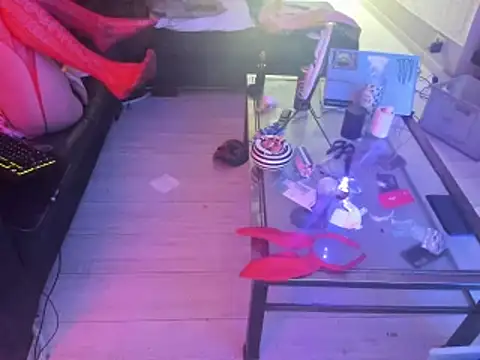 Snapshot of slankecrosdresser chatting on 02/06/25, 09:32 slankecrosdresser online show from 02/06/25, 09:32