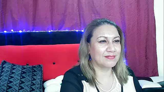 Snapshot of yayita_mature chatting on 01/06/25, 04:44 yayita mature online show from 01/06/25, 04:44