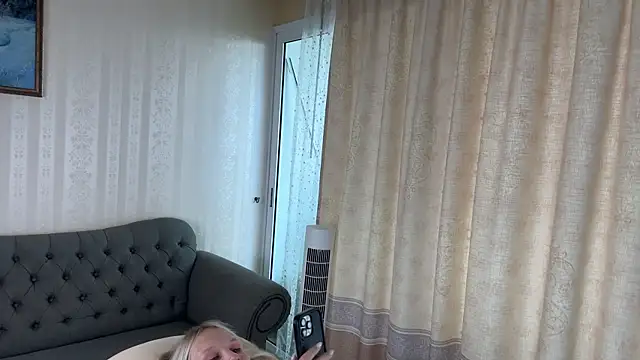 Eva Nathan online show from 11/04/25, 02:32