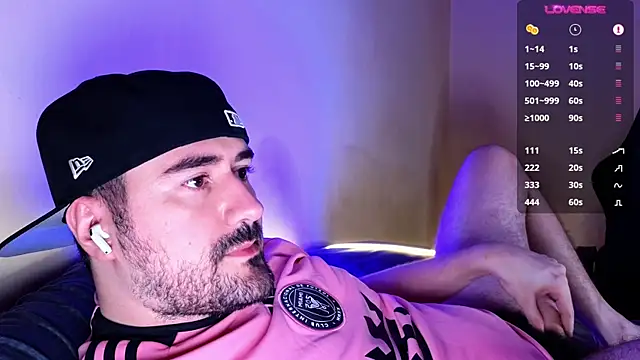 Snapshot of DominantTheo chatting on 02/02/25, 06:26 DominantTheo online show from 02/02/25, 06:26