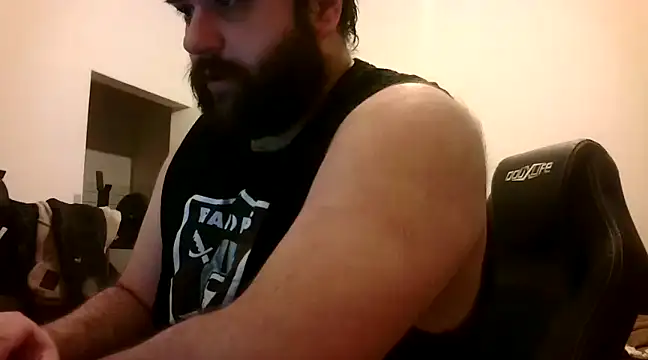 Snapshot of Superbearc89 chatting on 01/02/25, 02:33 Superbearc89 online show from 01/02/25, 02:33