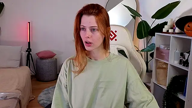 doll lesli online show from 10/23/25, 09:30