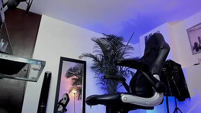 MrFrank tattoo online show from 12/28/24, 03:04