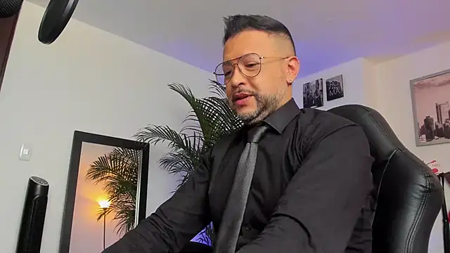 MrFrank tattoo online show from 01/20/25, 12:28