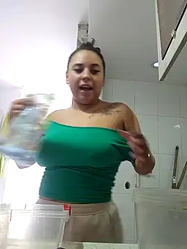 Snapshot of LizzRouse chatting on 10/10/25, 05:12 LizzRouse online show from 10/10/25, 05:12