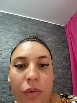 Snapshot of LizzRouse chatting on 10/15/25, 10:48 LizzRouse online show from 10/15/25, 10:48