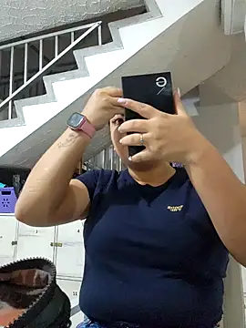 Snapshot of LizzRouse chatting on 10/18/25, 12:28 LizzRouse online show from 10/18/25, 12:28