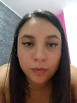 Snapshot of LizzRouse chatting on 10/20/25, 01:06 LizzRouse online show from 10/20/25, 01:06