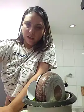 Snapshot of LizzRouse chatting on 10/20/25, 05:13 LizzRouse online show from 10/20/25, 05:13