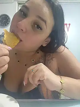 Snapshot of LizzRouse chatting on 10/23/25, 12:15 LizzRouse online show from 10/23/25, 12:15