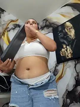 Snapshot of LizzRouse chatting on 10/24/25, 10:28 LizzRouse online show from 10/24/25, 10:28