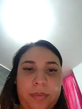 Snapshot of LizzRouse chatting on 10/26/25, 05:52 LizzRouse online show from 10/26/25, 05:52