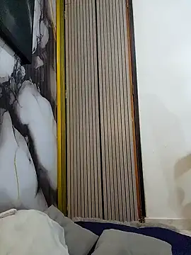 Snapshot of LizzRouse chatting on 10/29/25, 01:24 LizzRouse online show from 10/29/25, 01:24