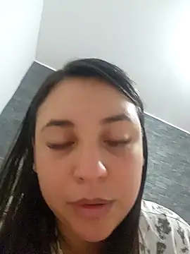 Snapshot of LizzRouse chatting on 11/01/25, 11:01 LizzRouse online show from 11/01/25, 11:01