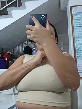 Snapshot of LizzRouse chatting on 11/04/25, 07:35 LizzRouse online show from 11/04/25, 07:35