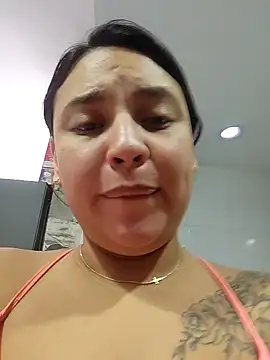 Snapshot of LizzRouse chatting on 11/10/25, 02:27 LizzRouse online show from 11/10/25, 02:27