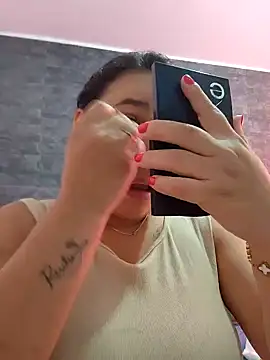 Snapshot of LizzRouse chatting on 11/11/25, 05:02 LizzRouse online show from 11/11/25, 05:02