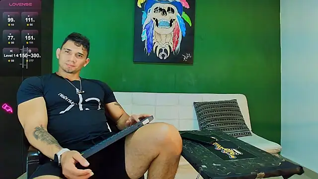 Snapshot of GendersonFit chatting on 10/28/25, 10:12 GendersonFit online show from 10/28/25, 10:12