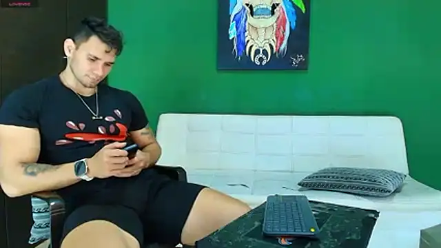 Snapshot of GendersonFit chatting on 11/01/25, 11:51 GendersonFit online show from 11/01/25, 11:51